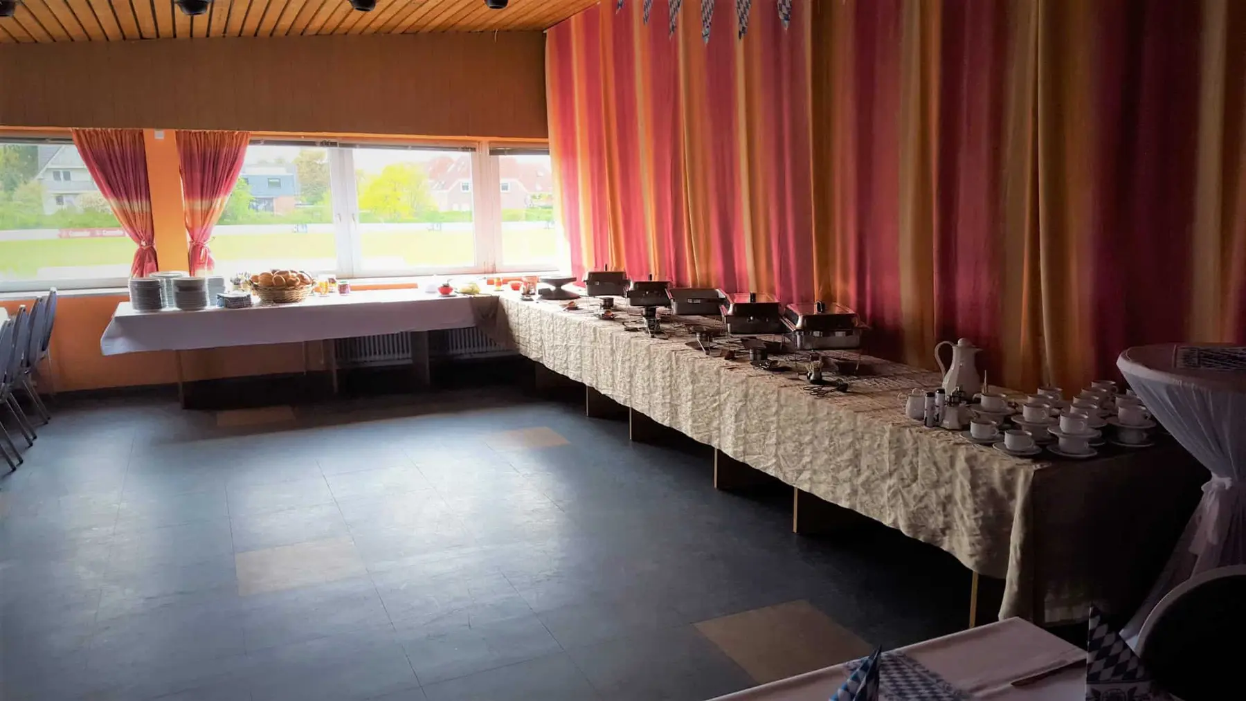 Buffet im Hauptraum