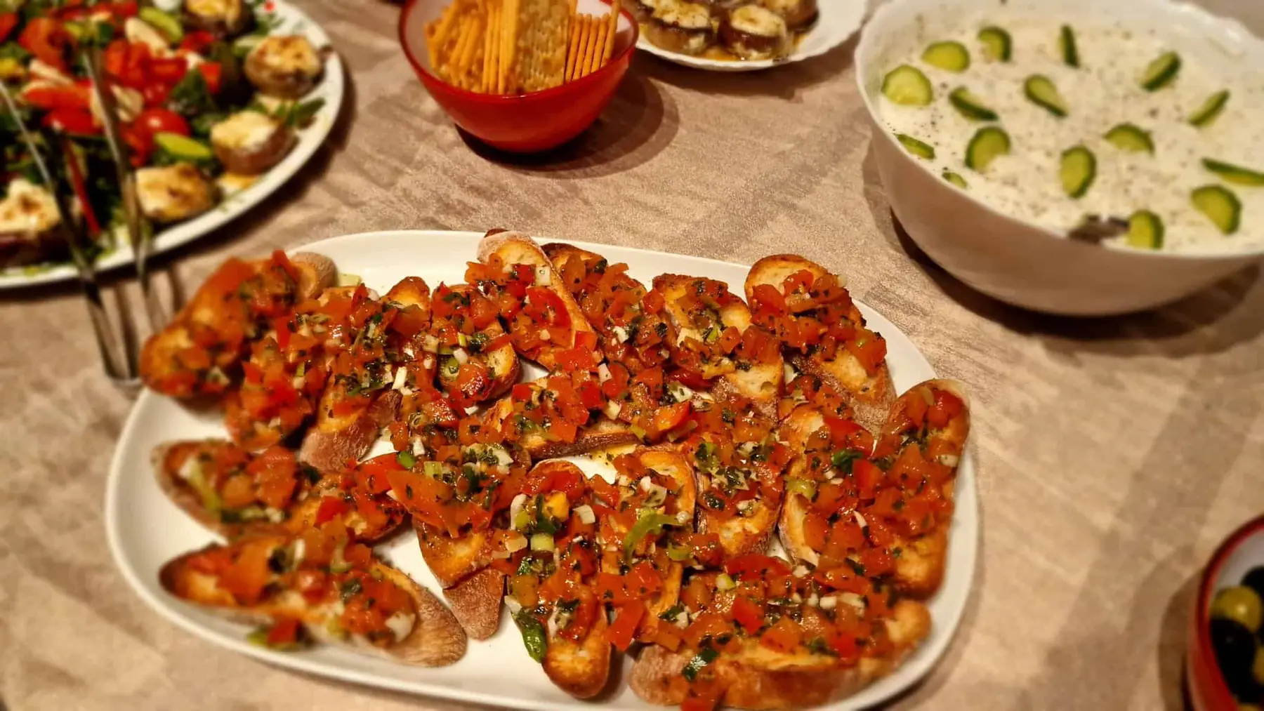 Bruschetta auf einer Platte
